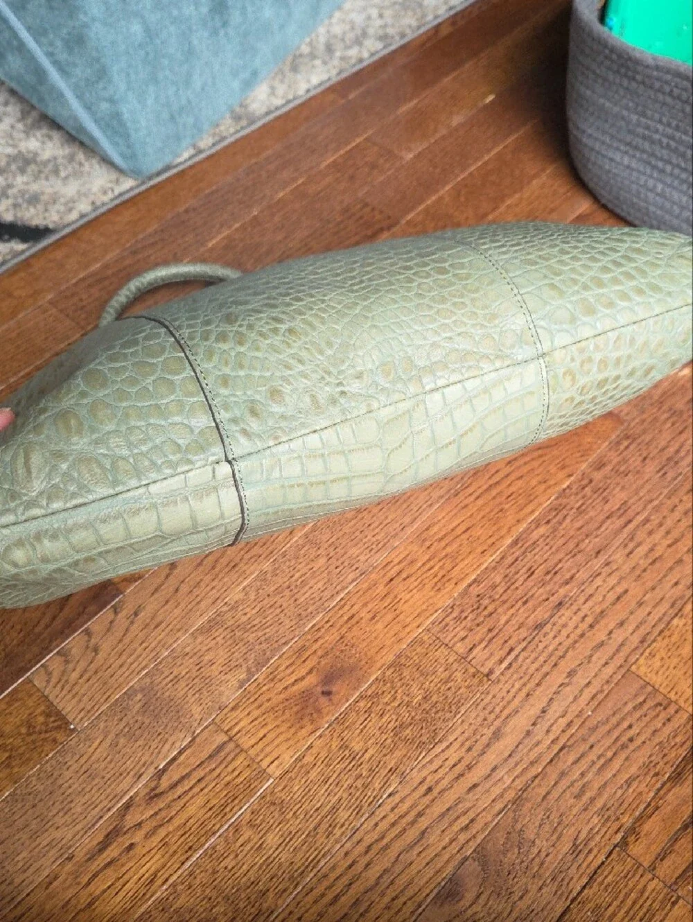 G.I.L.I Olive Green Croc-Embossed Tote/purse